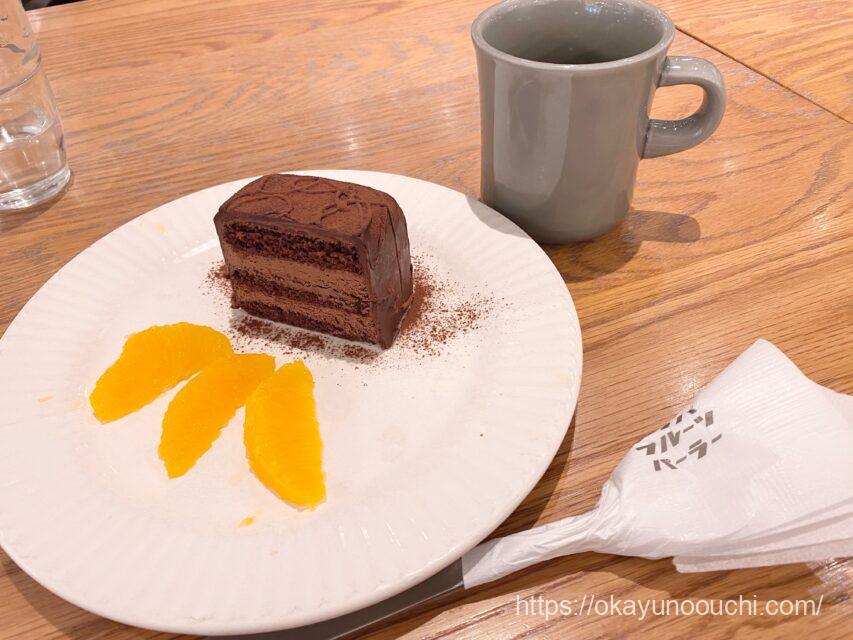 フタバフルーツパーラーのチョコレートケーキ