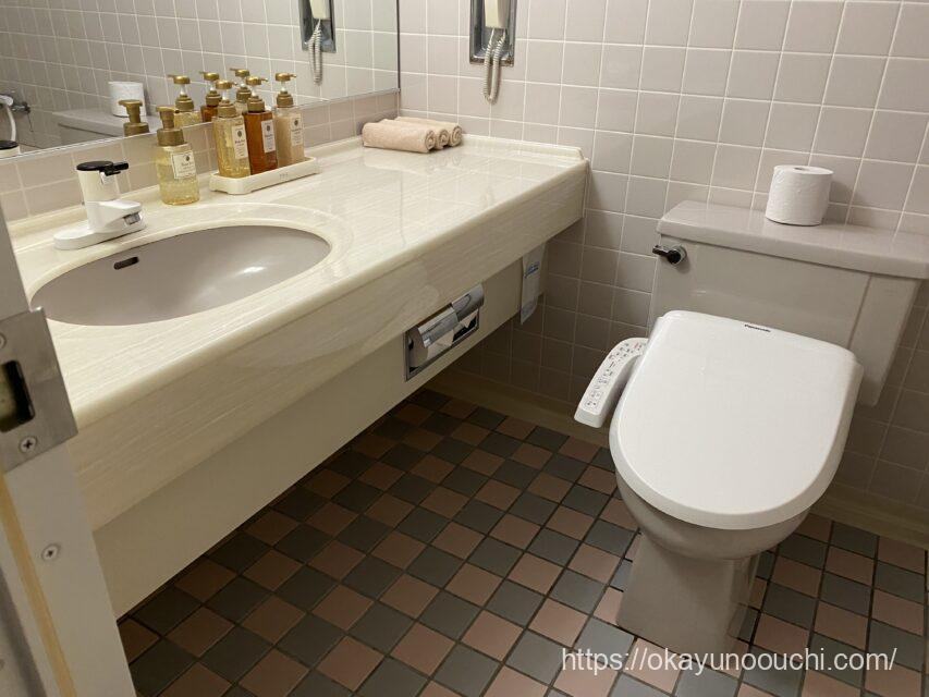 リ・カーヴ箱根の和洋室のトイレ