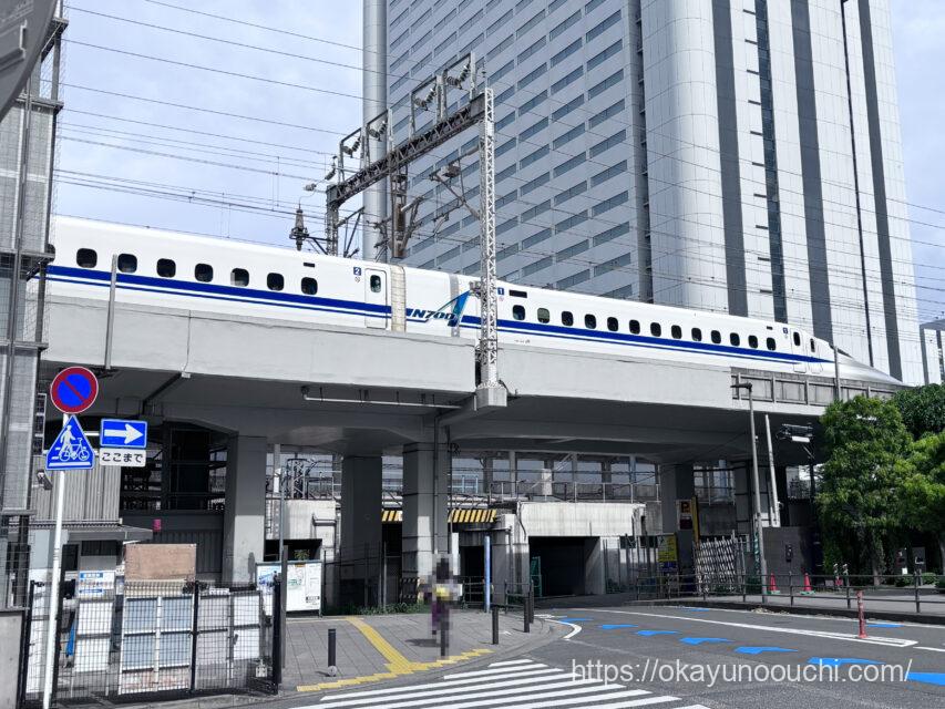 武蔵小杉駅からみえる新幹線